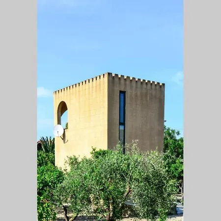 Holiday home The Tower With The Orange Tree Garden
