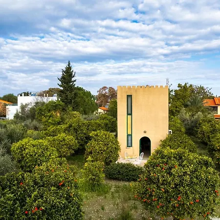 Holiday home The Tower With The Orange Tree Garden *