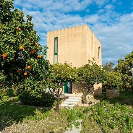 The Tower With The Orange Tree Garden Vakantiehuis